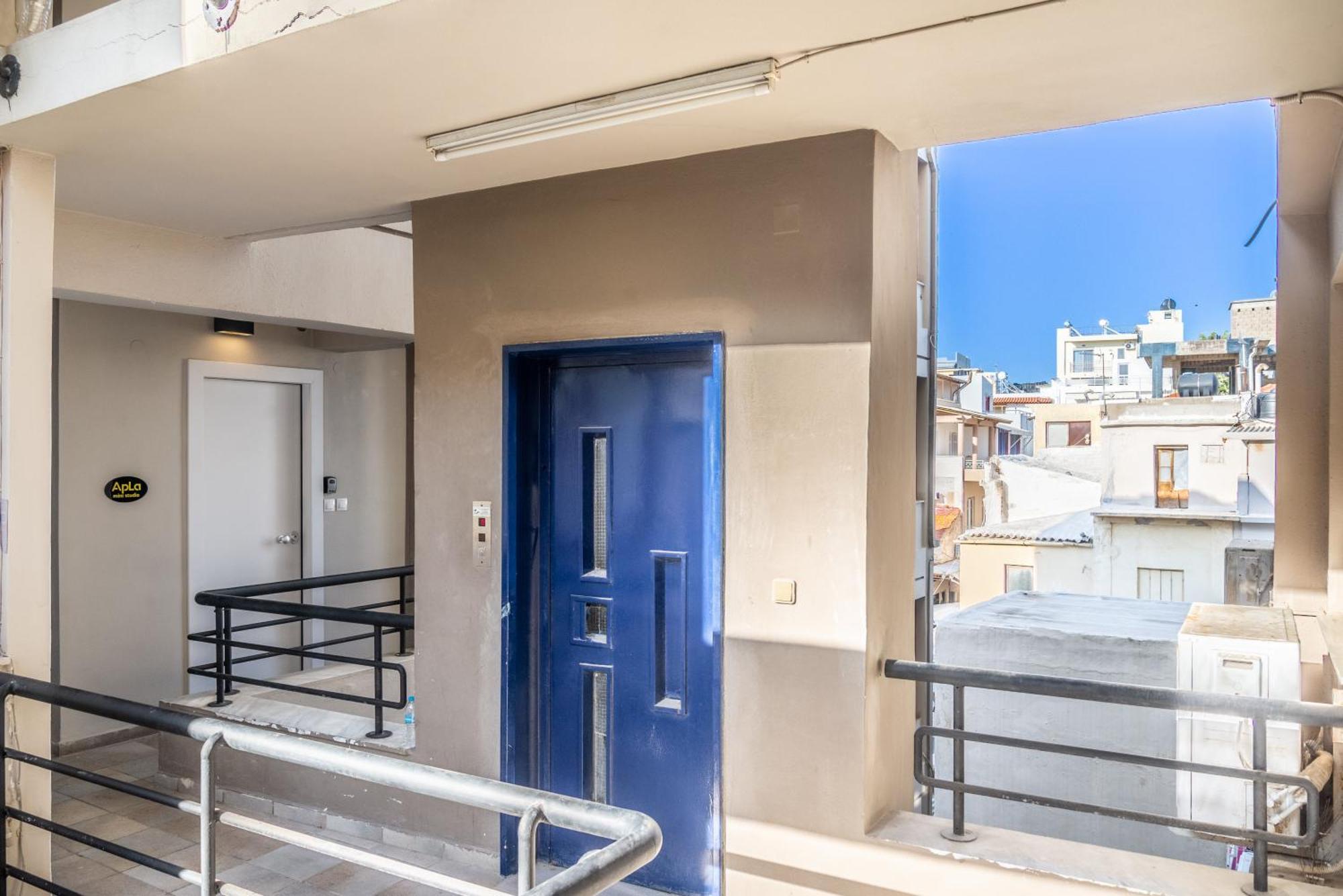 Apla Mini Studio In Downtown Heraklion  Bagian luar foto