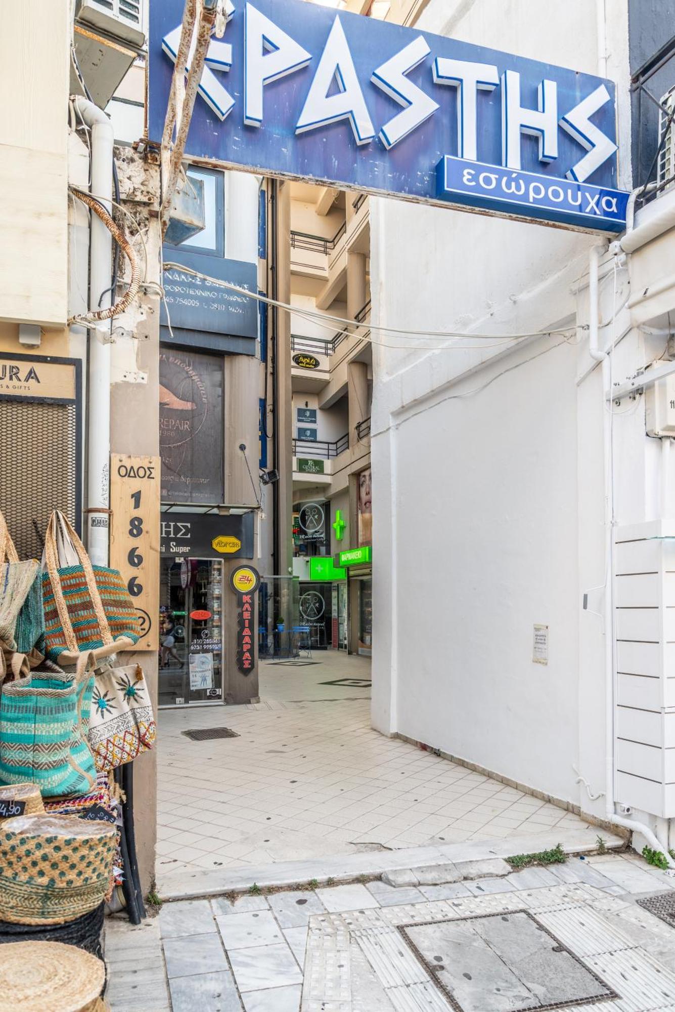 Apla Mini Studio In Downtown Heraklion  Bagian luar foto